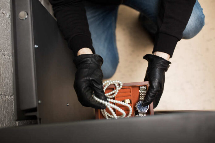 shutterstock_756116176.jpg featured image Theft wearing gloves with stolen jewelry