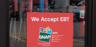 Sign indicating EBT acceptance for food purchases